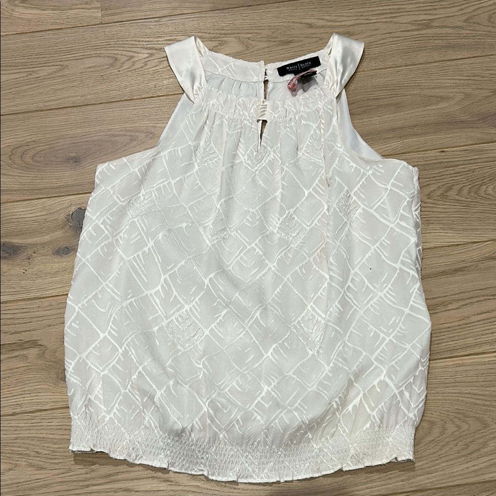 White House Black Market White Sleeveless Ribbed Blouse